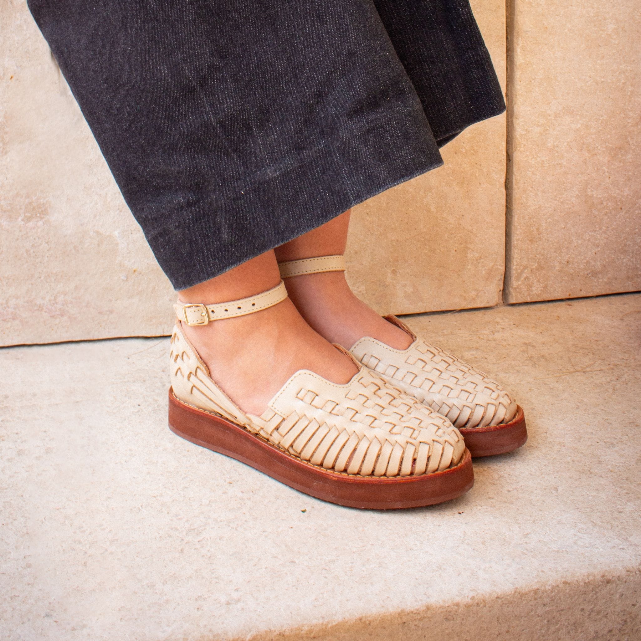 CARMEN GRÈGE - HUARACHE FEMME MAPACHE