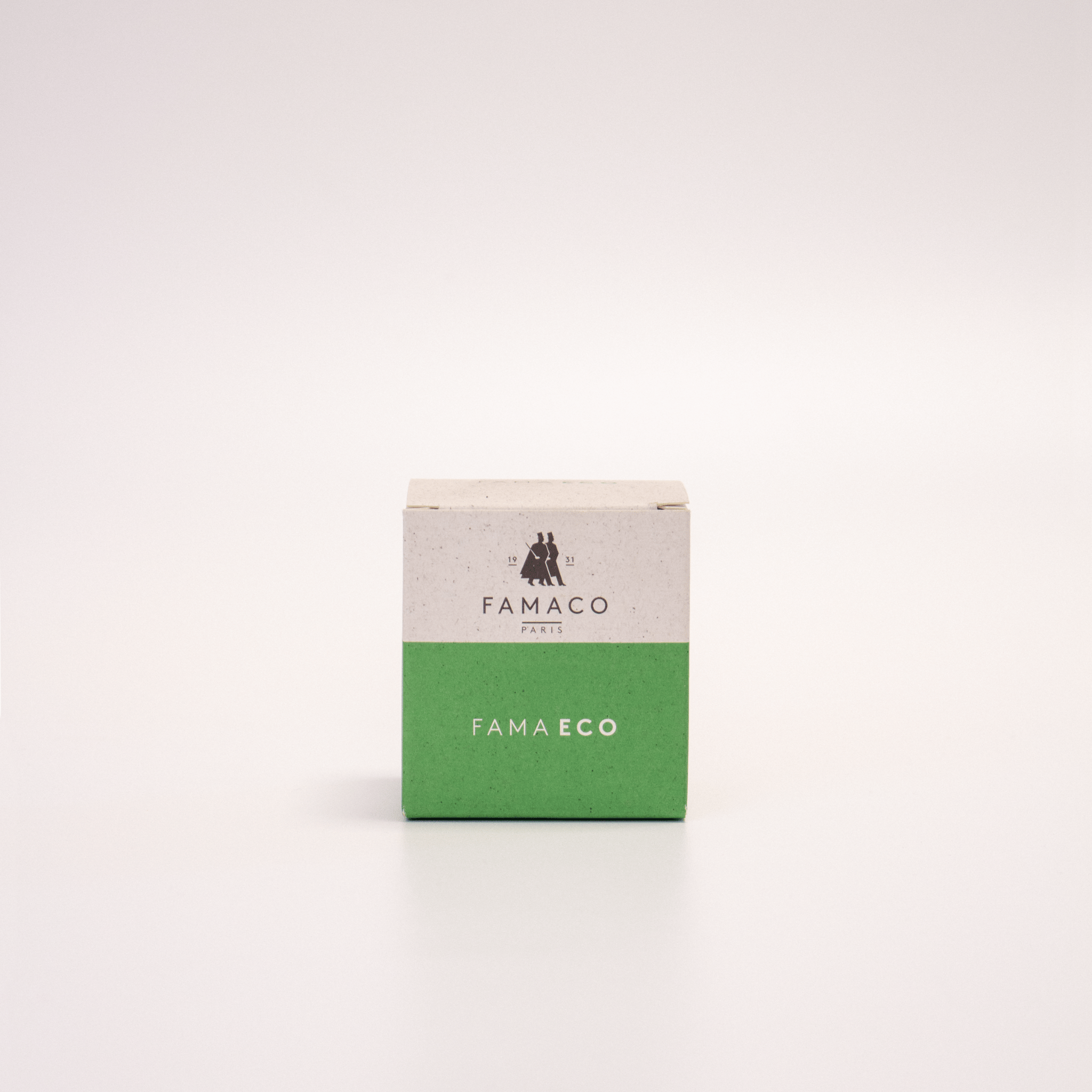 Le pommadier FAMA ECO de FAMACO est rangé dans son emballage en carton, fermé, sur un fond blanc.