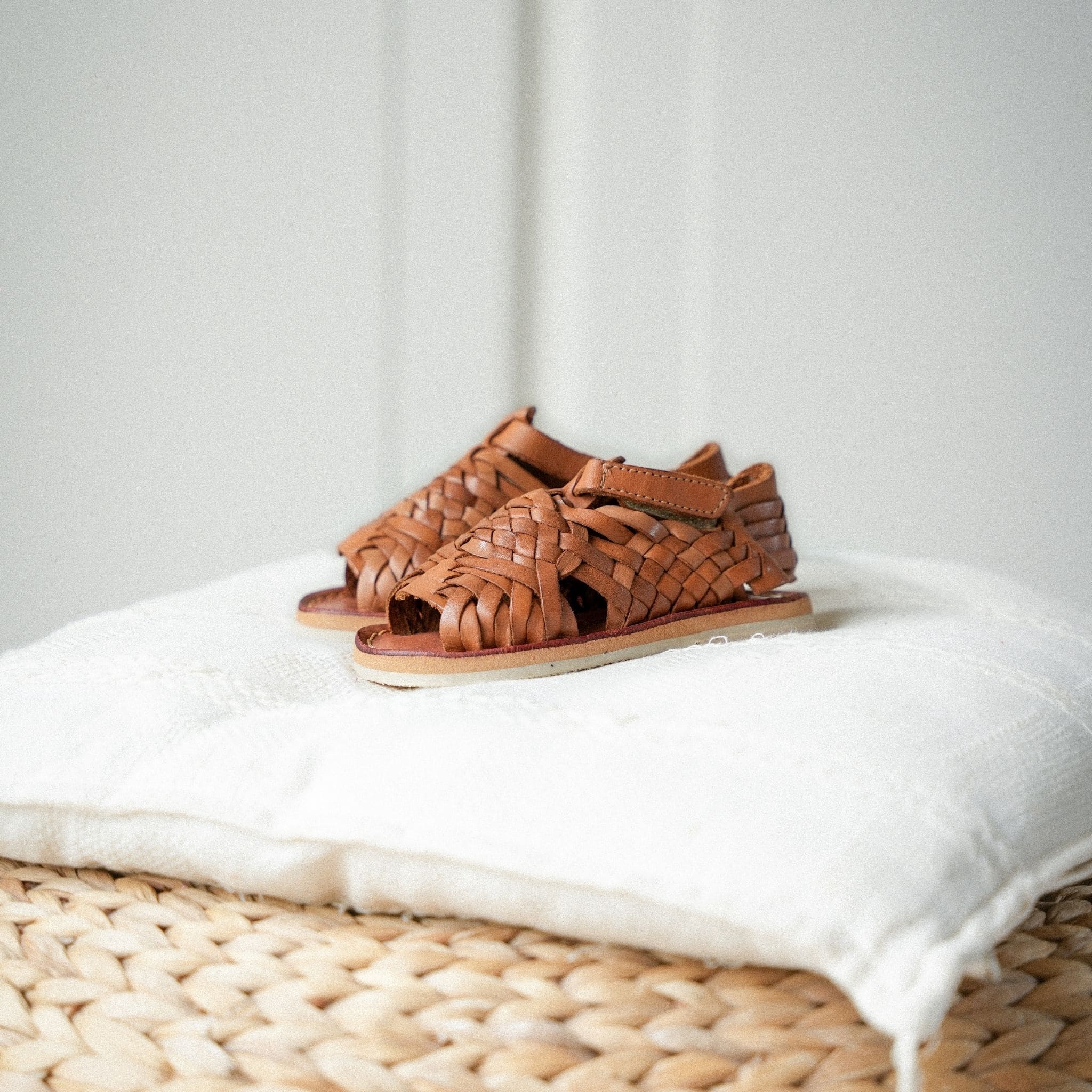 SANDALITA CAMEL - SANDALE ENFANT MAPACHE