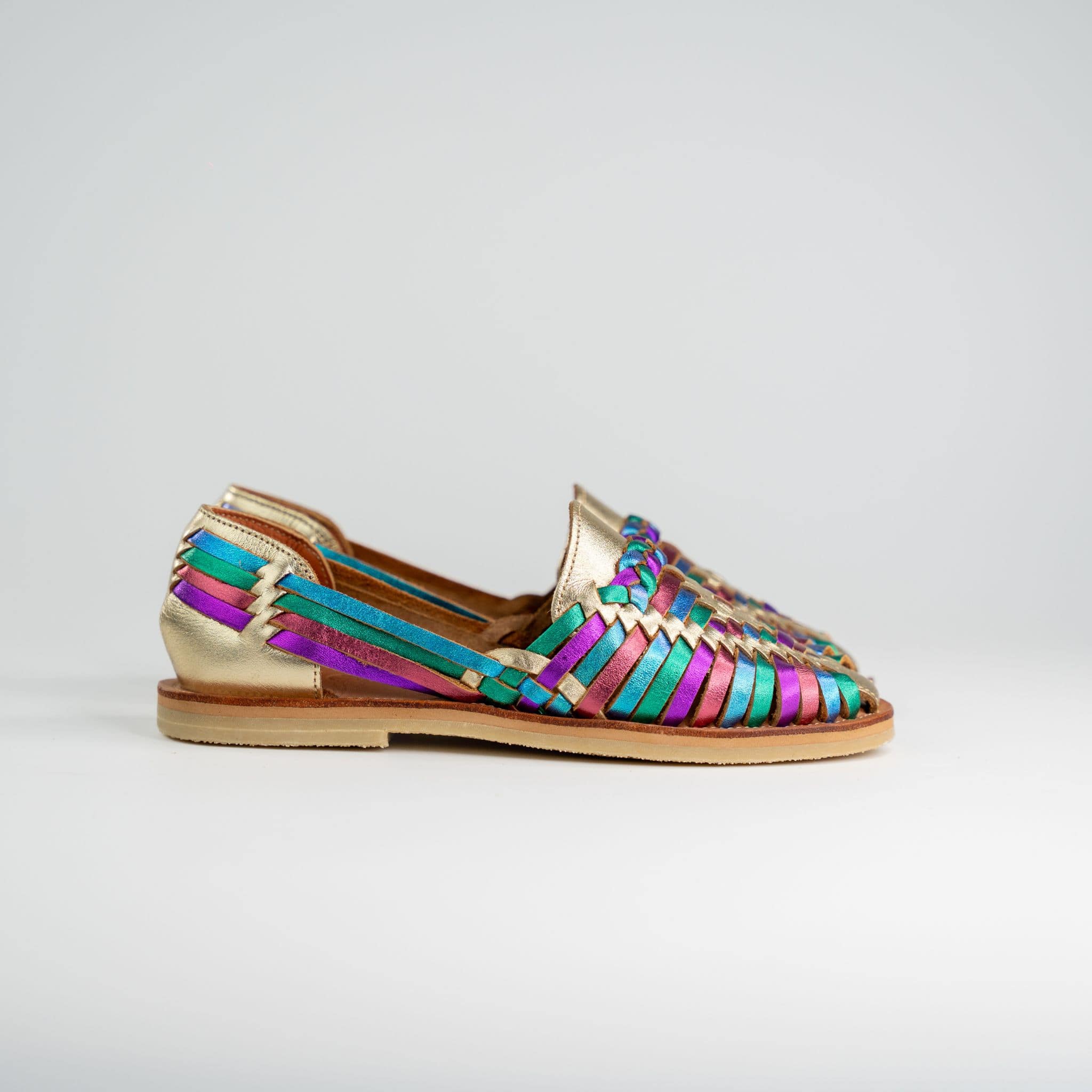 Alegre avec base champagne et tressage irisé multicolore, sur fond blanc