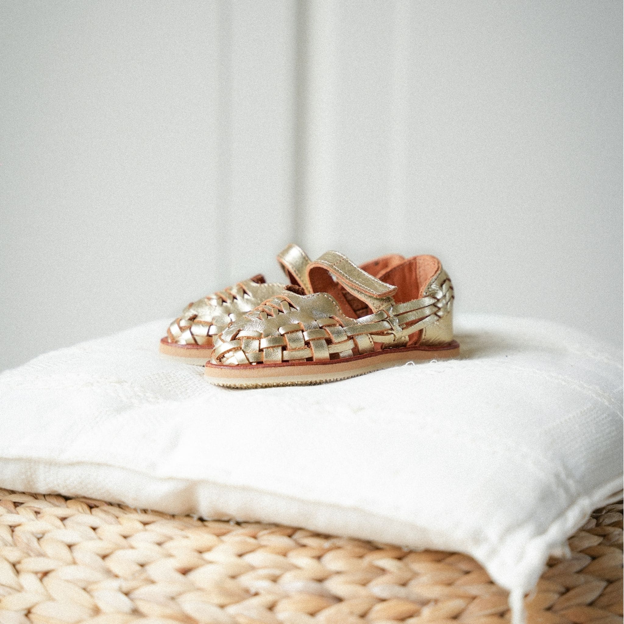 GABRIELLA CHAMPAGNE - HUARACHE ENFANT MAPACHE