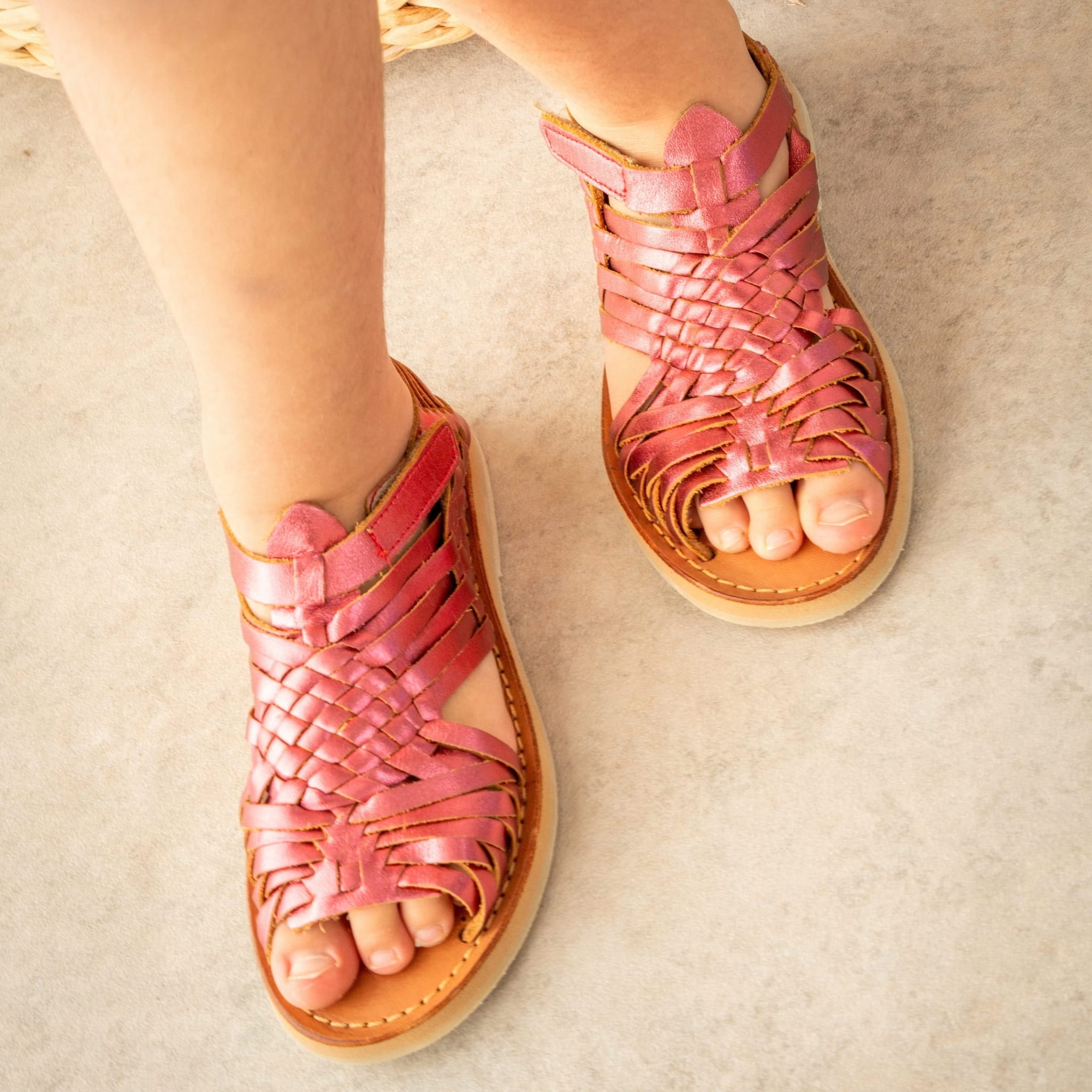 SANDALITA ROSE FLASHY - HUARACHE ENFANT MAPACHE